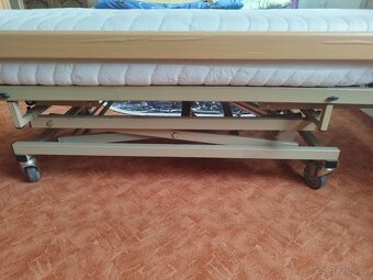 Elektrická polohovací zdravotní postel - 2