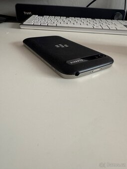 Blackberry Classic SQC100-1 - 2