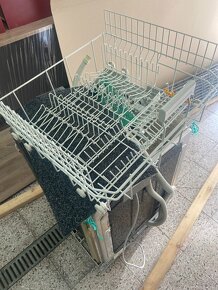 Prodám na díly vestavnou myčku Miele 4910SCI - 2