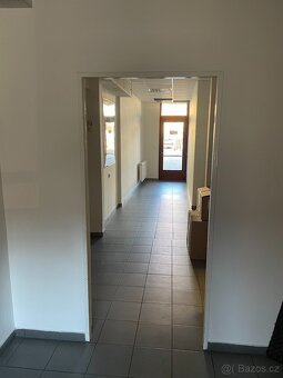 Obchodní a kancelářské prostory na náměstí v Bruntále - 2