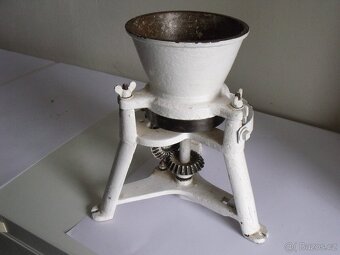 Šrotovník ruční, mlýnek na obilí - 2