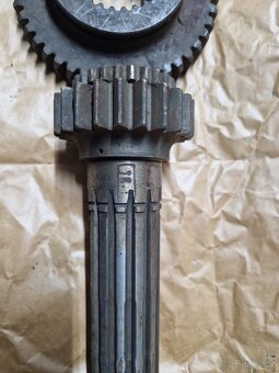 Dražkový hřidel zetor 5011 - 2