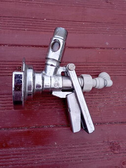 Prodám narážečku na pivo - žehlička vč. rychlospojek - 2