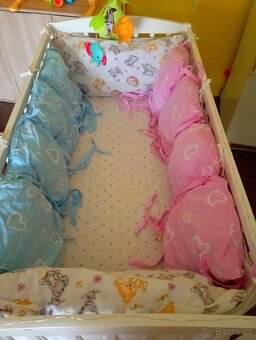 Bílá postýlka se šuplíkem+příslušenství - 2