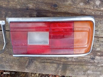 Zadní světlo a chrom rámečky BMW E12. - 2