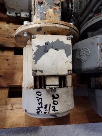 elektromotor s převodovkou - 2