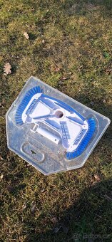 Vysávací kartáč na dno bazénu - 2