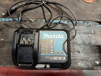 Nabíječka Makita 10.8V DC10SA - 2