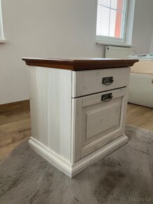 Noční stolek Jitona masiv - 2