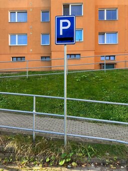 Dopravní značka P (vyhrazené stání) - 2