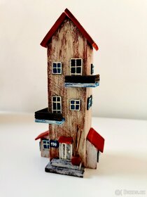 Dřevěná dekorace ve tvaru domku - 2