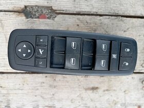 CHRYSLER GRAND VOYAGER 5 OVLADAČ OKEN A ZRCÁTEK - 2
