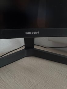 Herní prohnutý Samsung momitor - 2