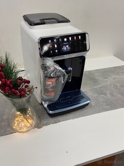 Kávovar Philips EP5500 LatteGo exclusive v bílé barvě - 2