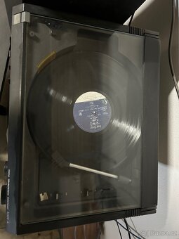 Gramoradio Tesla dominant a spousta desek - 2