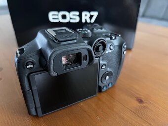Canon EOS R7 - 2