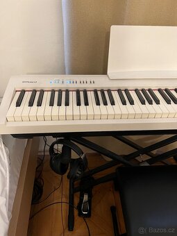 Prodám digitální piano Roland FP-30 WH - 2
