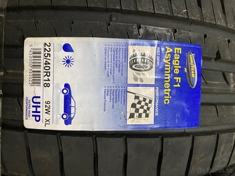 2ks Goodyear Eagle F1 225/40 R18 - 2