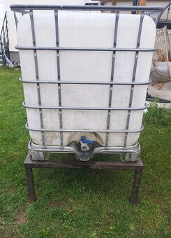 IBC kontejnery s podstavcem 1000l - 2