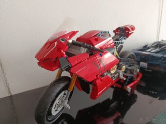 42107 Ducati Panigale V4 R - 2