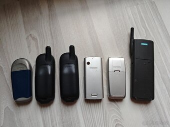 Sada mobilů značky Siemens - 2