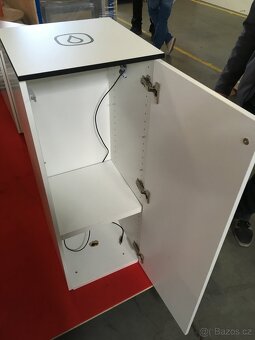 Skříně, skříňky, stolky, PC stolek - 2