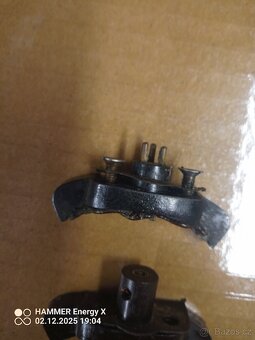 Prodám kontakty neutralu na Jawa 250-350 - 2