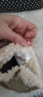 Zimní capáčky méďa H&M,suchý zip,velikost 18/19 - 2