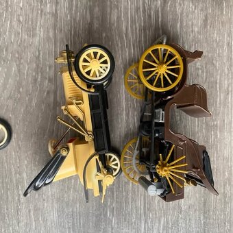 Stará hodně rozbitá autíčka - czechoslovakia - 2