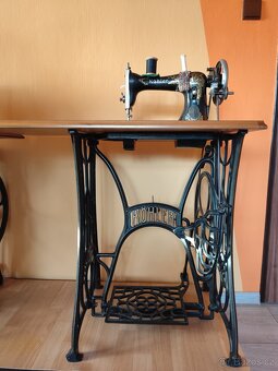 Starožitný šicí stroj Köhler - 2