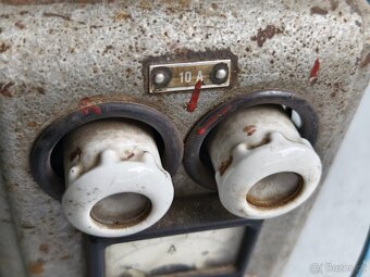 Prodám historickou auto nabíječku na 6, 12 a 24 V - 2