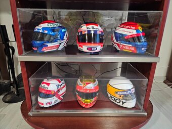 Prodám helmy 1:2 pilotů Ferrari - 2