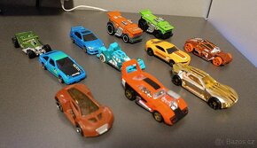 Autíčka Hot Wheels komplet - 2