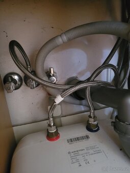 Elektrický ohřívač vody Ariston lux - 2