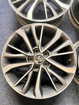 5x114,3 R17 Originál alu Toyota Avensis - 2017 - 2