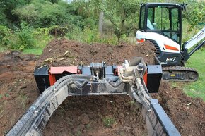 Zemní práce nakladačem Ditch Witch - Plzeň - 2