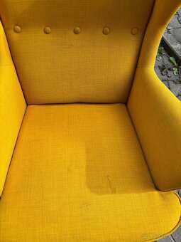 Ušák - křeslo IKEA hořčicová - 2