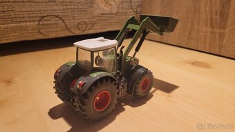 1/50 SIKU Traktor FENDT 936 s čelním nakladačem - 2