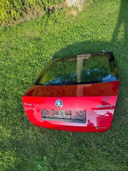 5. dveře/ víko kufru Škoda Rapid sedan - 2