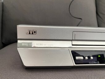 S-VHS-ET videorekordér JVC HR-S5970 s video stabilizátorem - 2