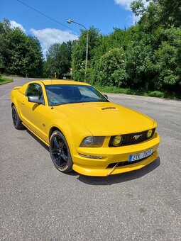 Ford Mustang 4,6gt v8 - 2