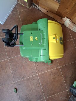 Zameták šlapací traktor - 2