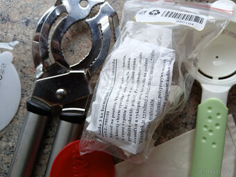 Různé kuchyňské pomůcky - 2