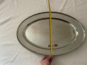 Talířky, tácy, příbory, stolky - 2