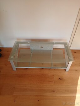 Stolek pod televizi skleněný - 2