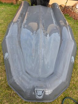 Nafukovací člun s motorem - 2