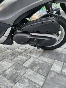 Piaggio Beverly 350 - 2