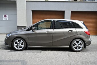 Mercedes-Benz B180 - 2