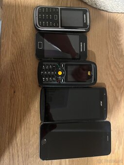 Sbírka telefonů - 2
