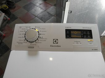 Vrchem plněná pračka Electrolux - 2